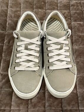 Taos Z Soul Low-Top Canvas Sneakers in Taupe/Green